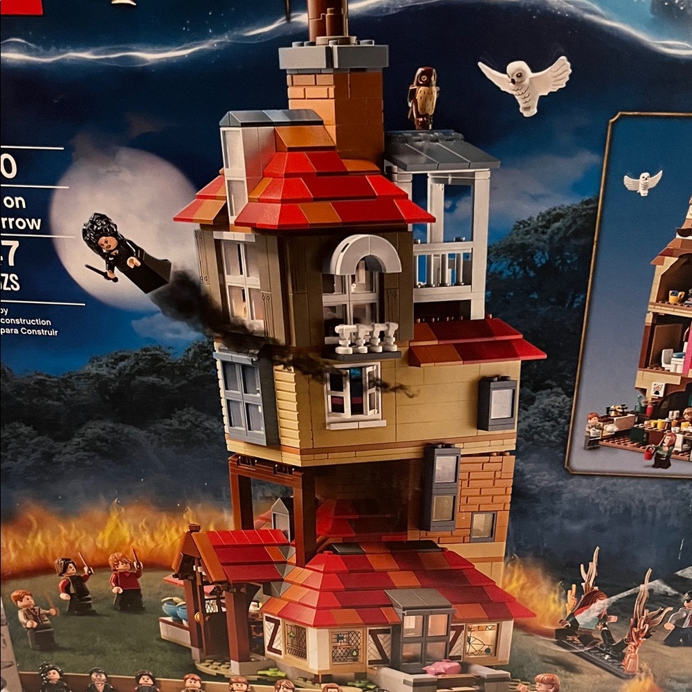 LEGO Retired Harry Potter Attack on the Burrow Building Set (SEALED BOX) - Picture 4 of 5